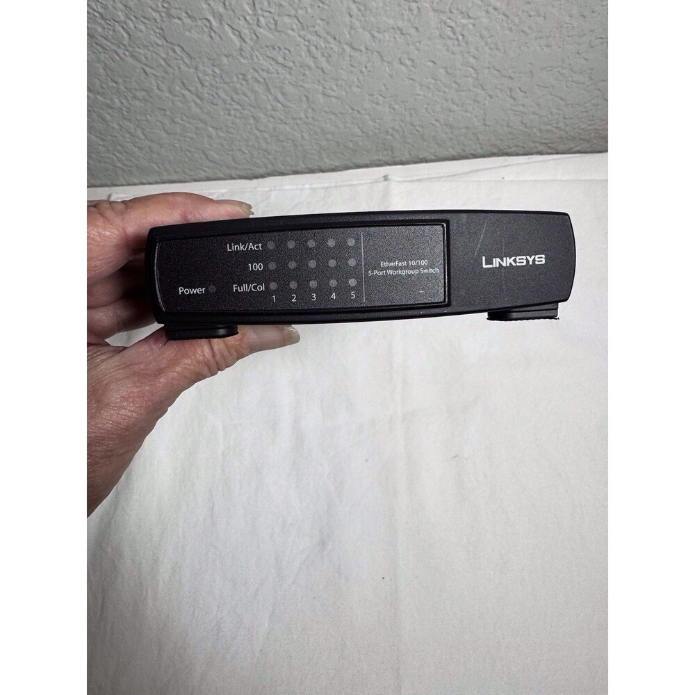 Linksys 10/100 5 port switch 100MBPS Cisco desktop switch EZXS55W